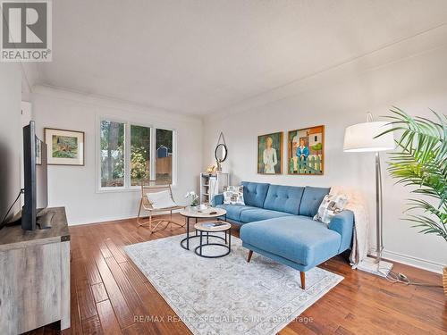 14 Kentmere Grove, Hamilton, ON - Indoor Photo Showing Living Room