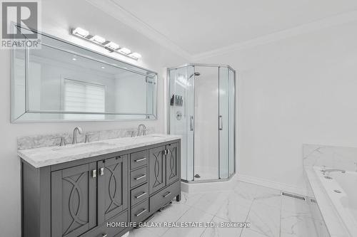 6870 Imperial Court, Niagara Falls, ON - Indoor Photo Showing Bathroom