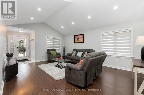 75 Sheffield Street, Southgate, ON - Indoor Photo Showing Living Room