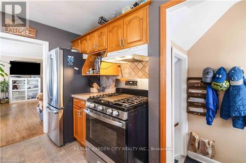 92 Currie Street, St. Catharines, ON - Indoor Photo Showing Kitchen