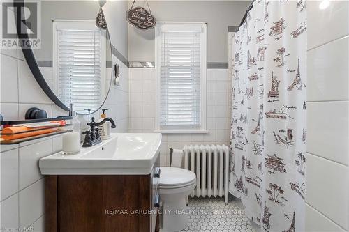 92 Currie Street, St. Catharines, ON - Indoor Photo Showing Bathroom