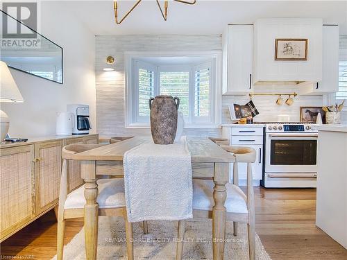 4652 Queensway Gardens, Niagara Falls, ON - Indoor Photo Showing Kitchen