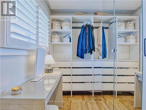 4652 Queensway Gardens, Niagara Falls, ON - Indoor With Storage