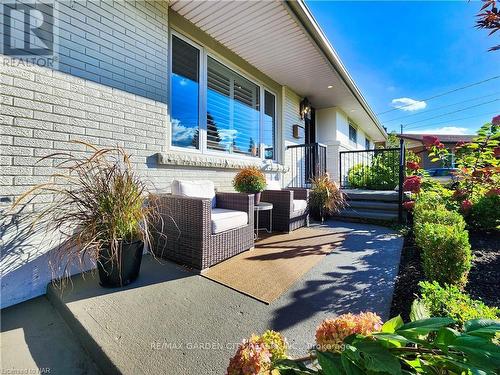 4652 Queensway Gardens, Niagara Falls, ON - Outdoor With Deck Patio Veranda