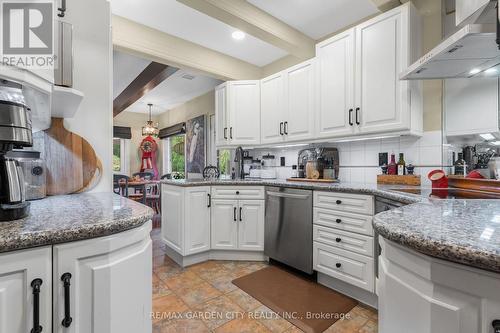 8 Ridgewood Road, St. Catharines, ON - Indoor Photo Showing Kitchen With Upgraded Kitchen