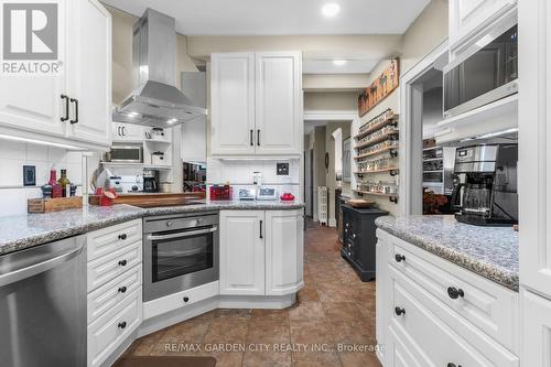 8 Ridgewood Road, St. Catharines, ON - Indoor Photo Showing Kitchen