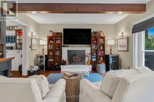 8 Ridgewood Road, St. Catharines, ON - Indoor Photo Showing Living Room With Fireplace