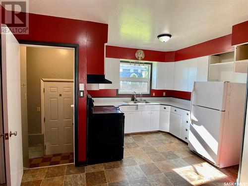 210 3Rd Street E, Carnduff, SK - Indoor Photo Showing Kitchen With Double Sink