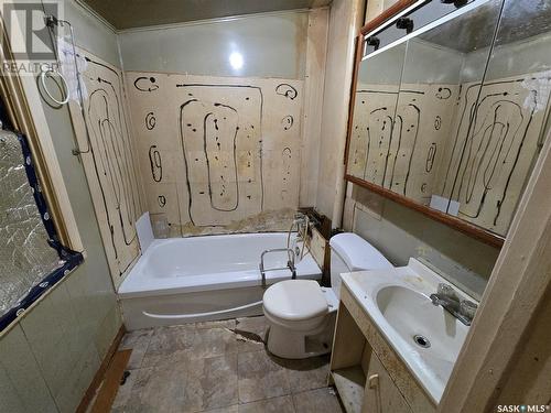 619 Railway Street, Kipling, SK - Indoor Photo Showing Bathroom