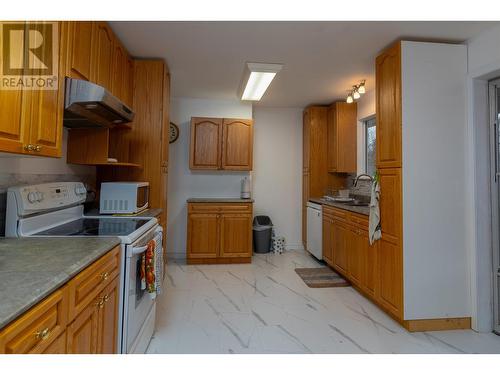 4712 Gair Avenue, Terrace, BC - Indoor Photo Showing Kitchen