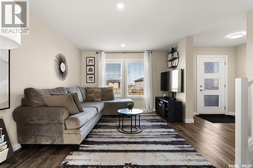 5620 Mckenna Road, Regina, SK - Indoor Photo Showing Living Room