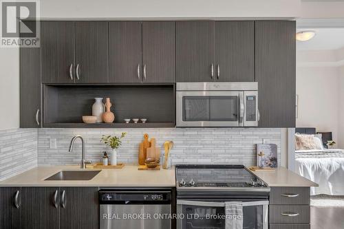 Ph10 - 18 Graydon Hall Drive, Toronto, ON - Indoor Photo Showing Kitchen With Upgraded Kitchen