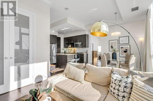 Ph10 - 18 Graydon Hall Drive, Toronto, ON - Indoor Photo Showing Living Room