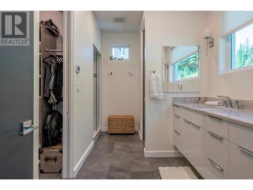 8735 Forsberg Road, Vernon, BC - Indoor Photo Showing Bathroom