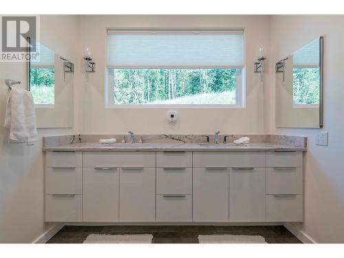 8735 Forsberg Road, Vernon, BC - Indoor Photo Showing Bathroom