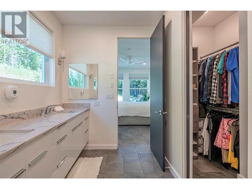 8735 Forsberg Road, Vernon, BC - Indoor Photo Showing Bathroom