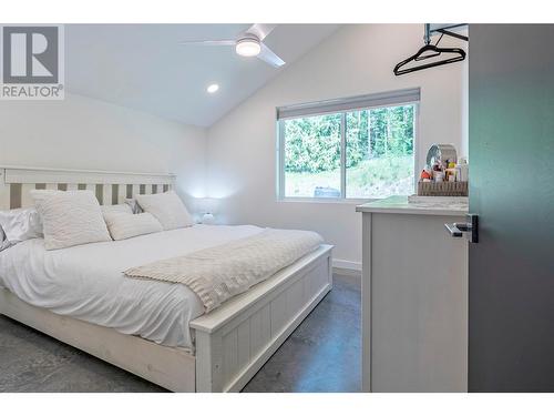 8735 Forsberg Road, Vernon, BC - Indoor Photo Showing Bedroom