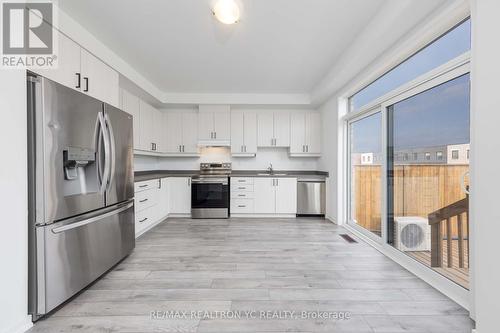 84 - 221 Monarch Avenue, Ajax, ON - Indoor Photo Showing Kitchen