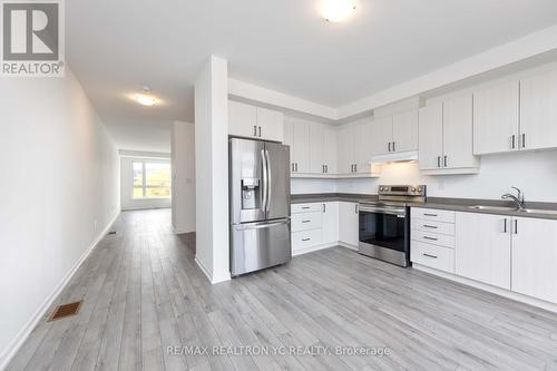 84 - 221 Monarch Avenue, Ajax, ON - Indoor Photo Showing Kitchen With Double Sink