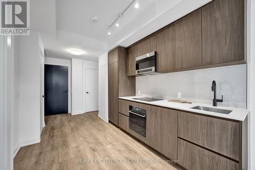 1304S - 127 Broadway Avenue, Toronto, ON - Indoor Photo Showing Kitchen