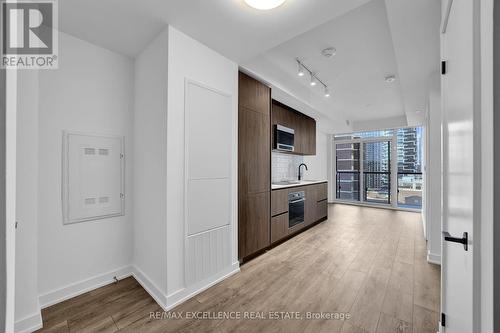 1304S - 127 Broadway Avenue, Toronto, ON - Indoor Photo Showing Kitchen