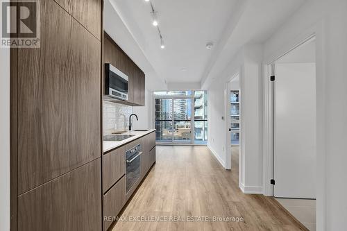 1304S - 127 Broadway Avenue, Toronto, ON - Indoor Photo Showing Kitchen