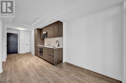 1304S - 127 Broadway Avenue, Toronto, ON - Indoor Photo Showing Kitchen