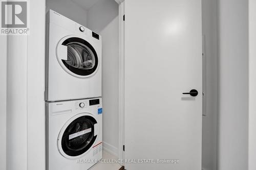 1304S - 127 Broadway Avenue, Toronto, ON - Indoor Photo Showing Laundry Room