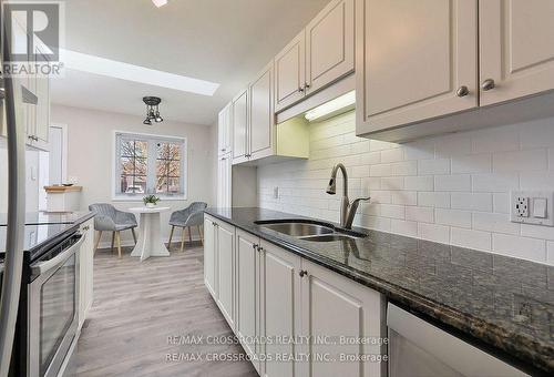 1442 Largo Crescent, Oshawa, ON - Indoor Photo Showing Kitchen With Double Sink With Upgraded Kitchen