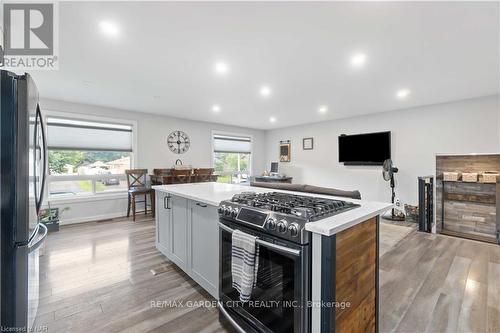 86 Leaside Drive, Welland, ON - Indoor Photo Showing Kitchen