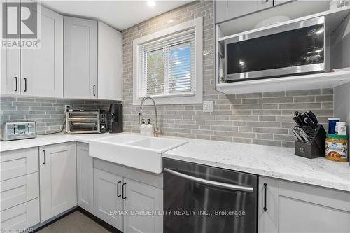 86 Leaside Drive, Welland, ON - Indoor Photo Showing Kitchen With Double Sink With Upgraded Kitchen