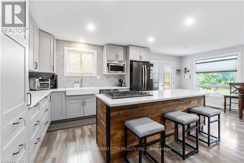 86 Leaside Drive, Welland, ON - Indoor Photo Showing Kitchen With Upgraded Kitchen