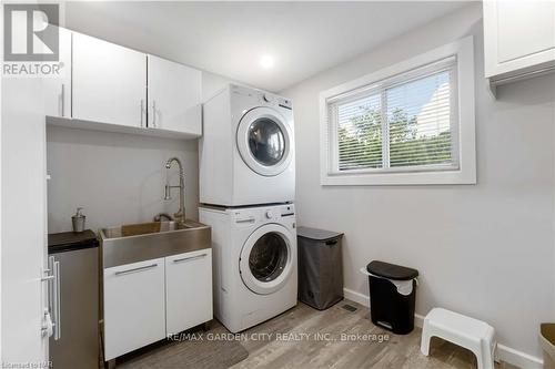 86 Leaside Drive, Welland, ON - Indoor Photo Showing Laundry Room