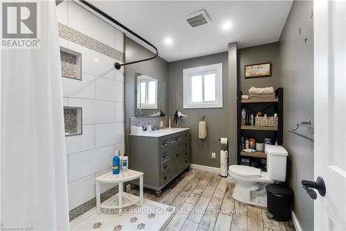 86 Leaside Drive, Welland, ON - Indoor Photo Showing Bathroom