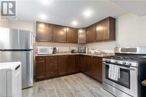 86 Leaside Drive, Welland, ON - Indoor Photo Showing Kitchen