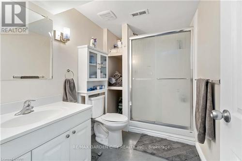 86 Leaside Drive, Welland, ON - Indoor Photo Showing Bathroom