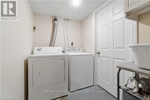 86 Leaside Drive, Welland, ON - Indoor Photo Showing Laundry Room