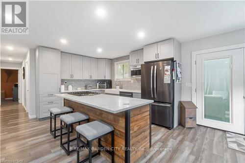 86 Leaside Drive, Welland, ON - Indoor Photo Showing Kitchen