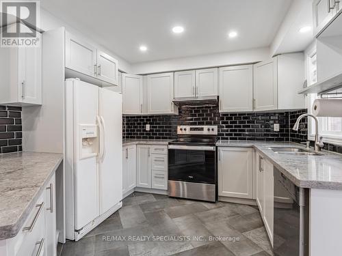 Main/2 - 105 Windward Crescent, Vaughan, ON - Indoor Photo Showing Kitchen With Double Sink With Upgraded Kitchen