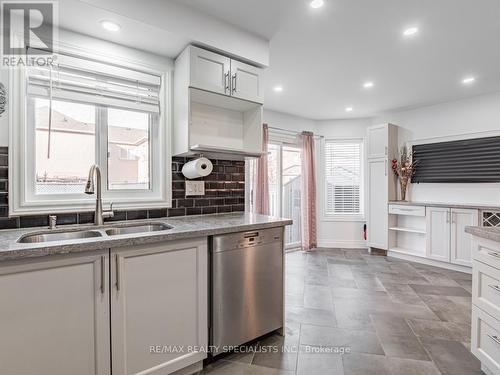 Main/2 - 105 Windward Crescent, Vaughan, ON - Indoor Photo Showing Kitchen With Double Sink