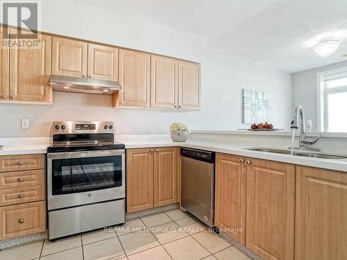 310 - 7340 Markham Road, Markham, ON - Indoor Photo Showing Kitchen