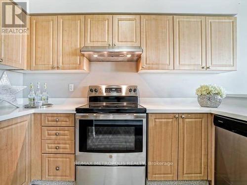 310 - 7340 Markham Road, Markham, ON - Indoor Photo Showing Kitchen