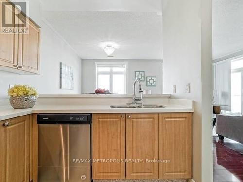 310 - 7340 Markham Road, Markham, ON - Indoor Photo Showing Kitchen With Double Sink