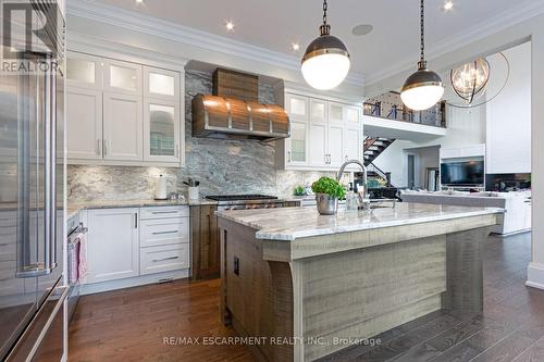 434 Smith Lane, Oakville, ON - Indoor Photo Showing Kitchen With Upgraded Kitchen