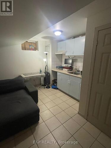 198 Cabana Drive, Toronto, ON - Indoor Photo Showing Kitchen