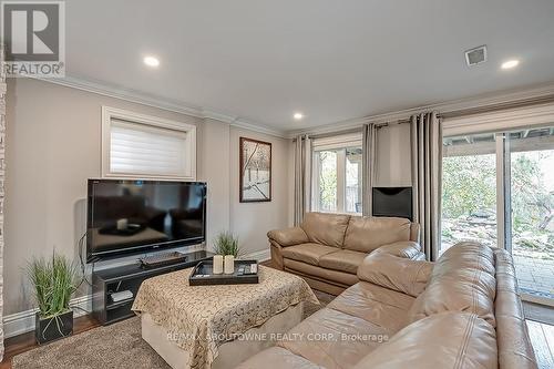 2185 Whitworth Drive, Oakville, ON - Indoor Photo Showing Living Room