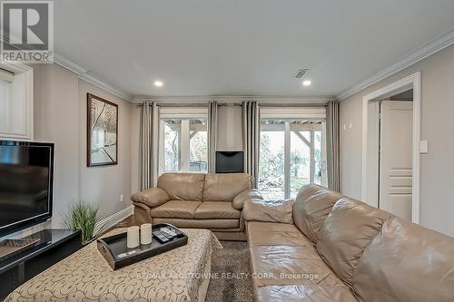 2185 Whitworth Drive, Oakville, ON - Indoor Photo Showing Living Room