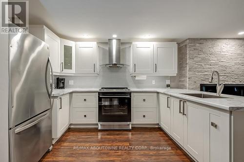 2185 Whitworth Drive, Oakville, ON - Indoor Photo Showing Kitchen With Upgraded Kitchen