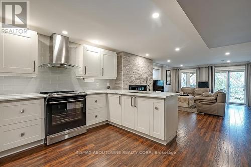 2185 Whitworth Drive, Oakville, ON - Indoor Photo Showing Kitchen With Upgraded Kitchen