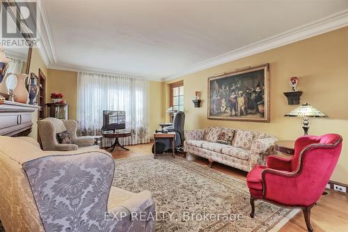 2470 Jarvis Street, Mississauga, ON - Indoor Photo Showing Living Room